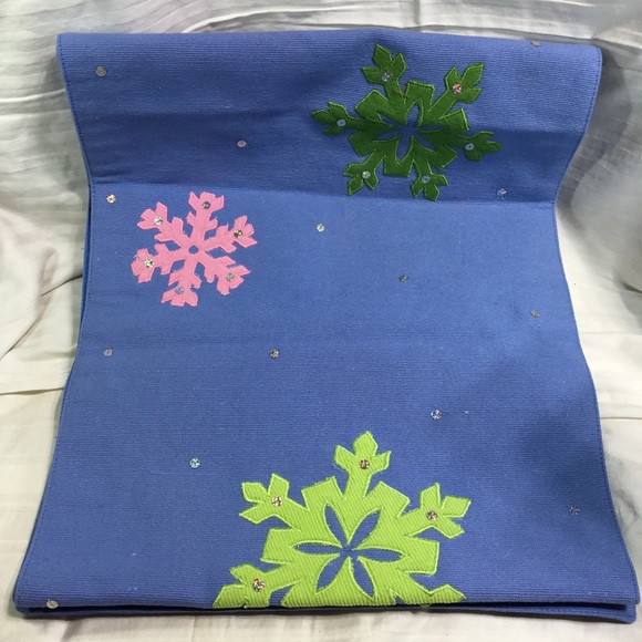 Snowflake motif table runner, raised embroidery with sequin embellishments, - Picture 1 of 4